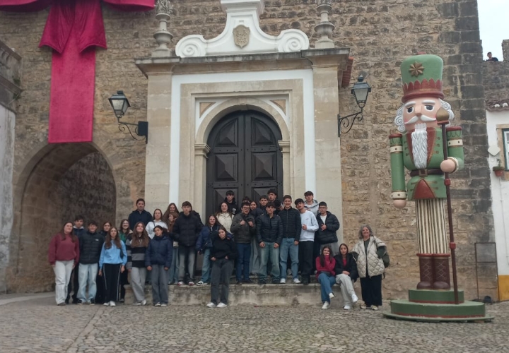 Alunos dos Cursos Profissionais visitam Óbidos – Vila Natal